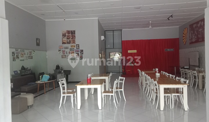 Ready-to-Use Restaurant Location In a Very Crowded Shopping Center Ready-to-Use Restaurant Location In a Very Crowded Shopping Center