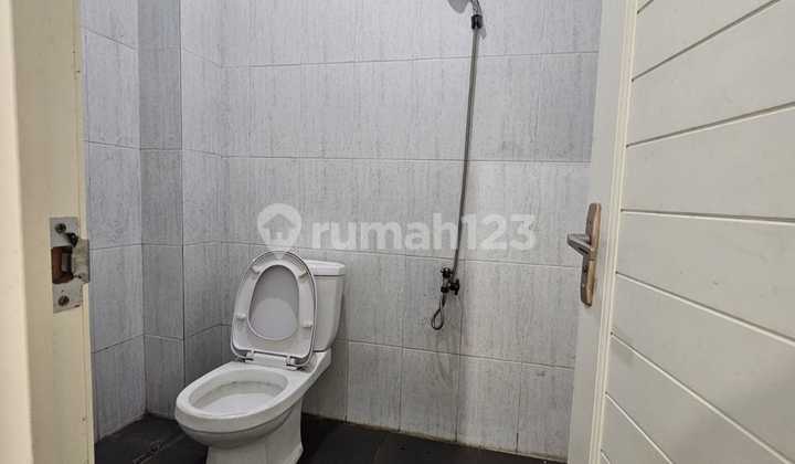 Cheap Rent In A Very Crowded Area, Very Potential For Selling Anything 2