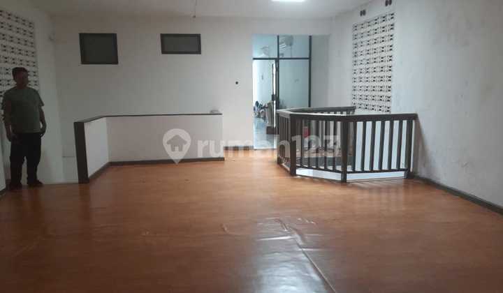 Shop House on Puri Anjasmoro Main Road, Semarang, Near the Airport with High Potential. 2