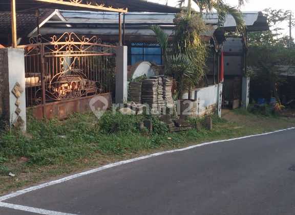 Gudang Plus Rumah Sangat Murah Pemiliknya Butuh Uang Di Pinggir Jalan Kesempatan Membelinya