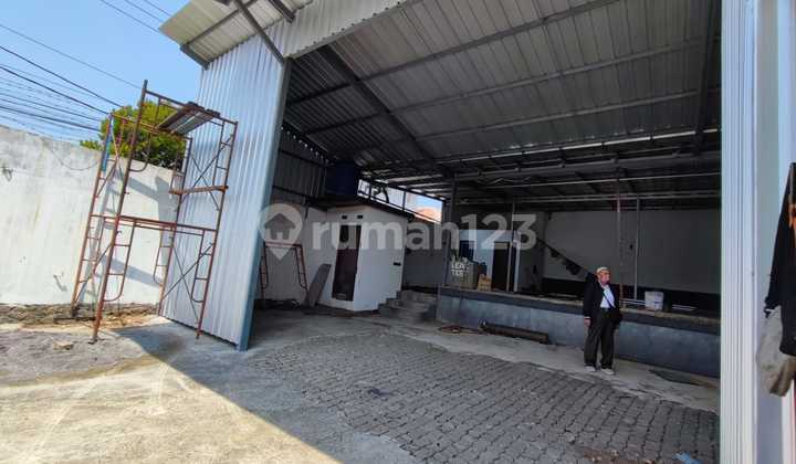 Affordable New Strategic Warehouse on a Busy Street in Semarang 2