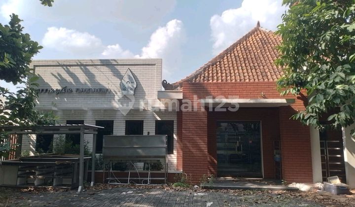 Near Simpang Lima, close to Tugu Muda, very potential for various businesses.