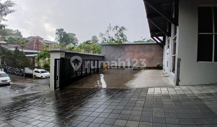 Cocok Untuk Kantoran Atau Resto Parkiran Sangat Luas 1