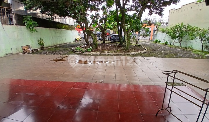 Rumah Yang Sangat Luas Di Pinggir Jalan Raya 2