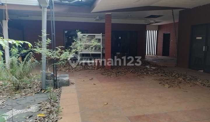 Near Simpang Lima, close to Tugu Muda, very potential for various businesses.