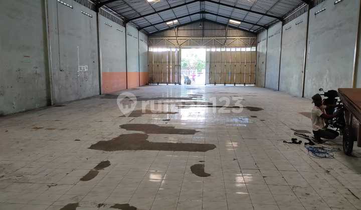 Affordable Strategic Warehouse in the City Center Near the Grand Mosque 1