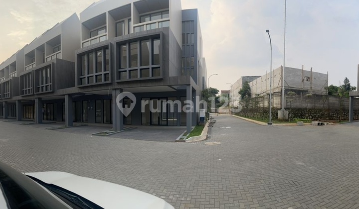For Rent Delrey Business Townhouse Ruko in BSD Double Facade with Backyard Negotiable