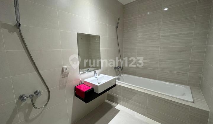 Dijual Rumah Cluster Flamingo The Spring Gading Serpong Semi Furnished View Kolam Renang 2