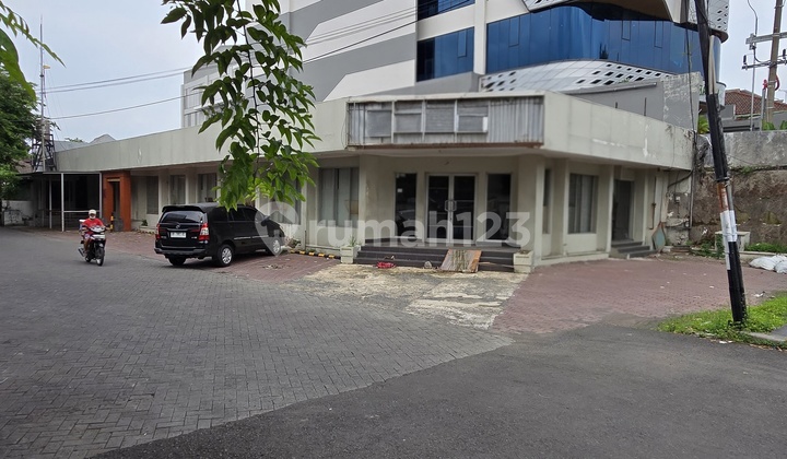 900M/Year Negotiable, Jemursari 0 Main Road, Strategic Location, High Traffic, Suitable for Offices