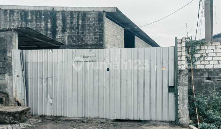 325M/year negotiable. Warehouse in Mojokerto area near Jetis toll access, land area 2088, building area 1608.
