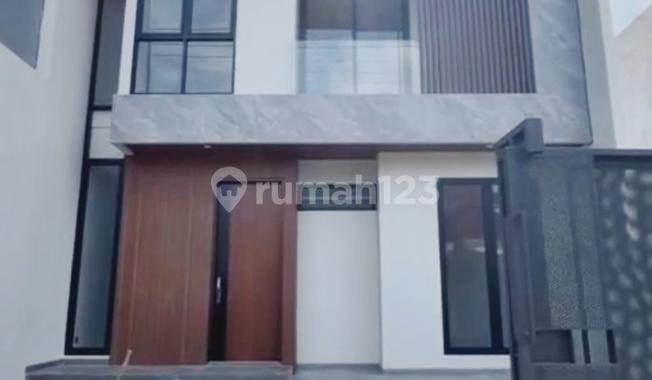 4.7 M Nego, Manyar Kertoajo, Gress, 4 Kt, Ada Area Rooftop, Pusat Kota, Ciamik!