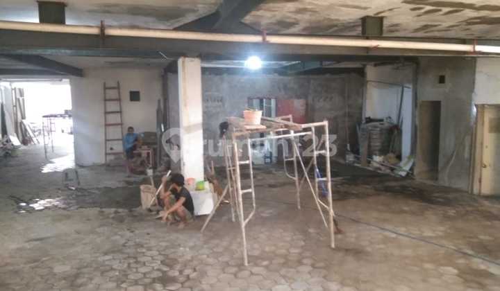 Ready-to-Use Warehouse in West Surabaya, a Step to Citraland. Ready-to-Use Warehouse in West Surabaya, a Step to Citraland.