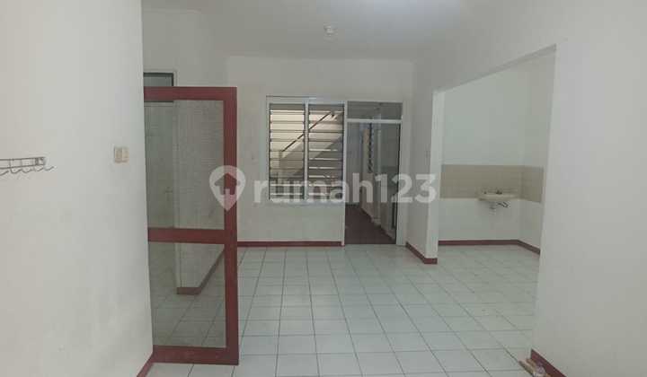 For Rent: Ready-to-Occupy House in Wiyung, Steps Away from Pakuwon Mall 2