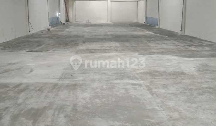 Ready-to-Use Warehouse in West Surabaya, a Step to Citraland. Ready-to-Use Warehouse in West Surabaya, a Step to Citraland.