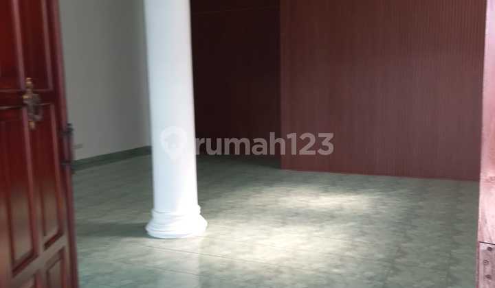 For Rent Front Lower Room and Yard on Jl Cendrawasih