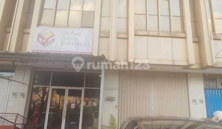 Ruko Ekslusif di Kawasan Golf Lake Cengkareng Jakarta Barat Siap Huni