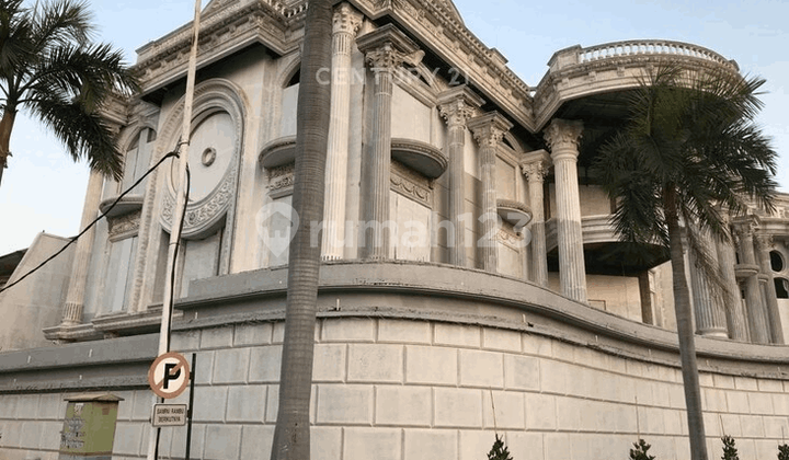 Luxury Old Money Vibes House at Boulevard Pantai Mutiara Jakut 2