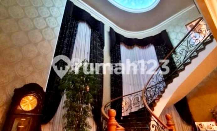 Rumah Minimalis Mediterania Resort di Jakarta Utara Siap Huni
