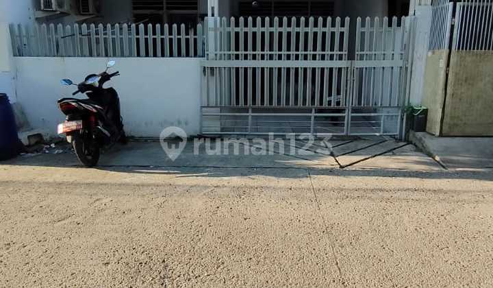 For Sale / Strategic House for Rent in Muara Karang, North Jakarta For Sale / Strategic House for Rent in Muara Karang, North Jakarta
