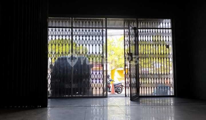 Disewakan Ruko Mainroad Mekarwangi – 2,5 Lantai Disewakan Ruko Mainroad Mekarwangi – 2,5 Lantai