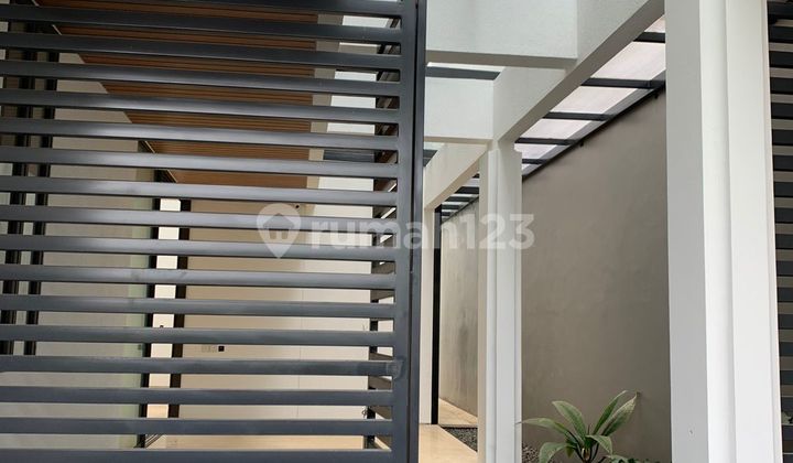 For Sale Comfortable House Ready to Occupy - Setra Duta