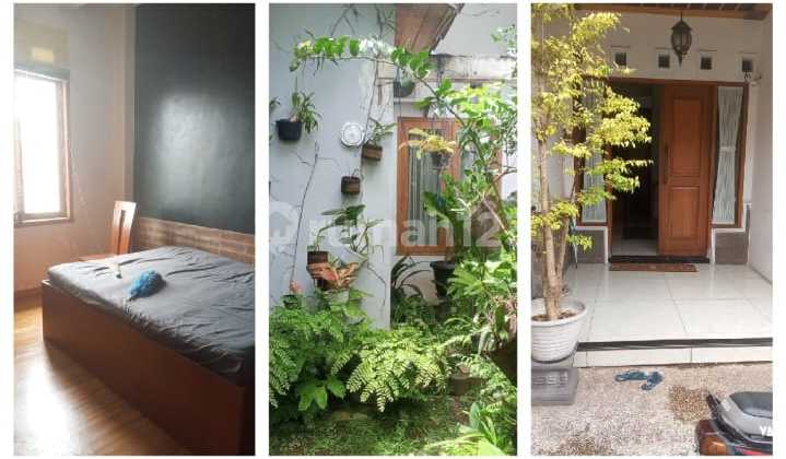 A 2-STORY HOUSE WITH TEAK ORNAMENTS IN AMERICAN CLASSIC STYLE IN THE HEART OF MALANG CITY'S LIVING CENTER 2