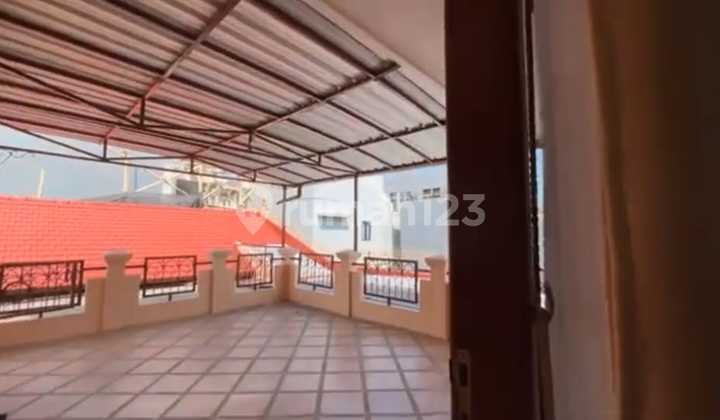 RUMAH SEMI FURNISH 2 LANTAI DI PUSAT PEREKONOMIAN DAN PENDIDIKAN KOTA MALANG 2