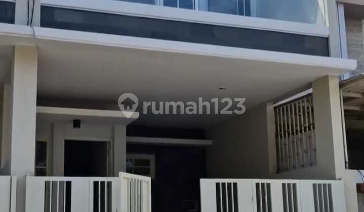 2-Story Ready-to-Occupy House for Sale in Tenggilis Mejoyo, Near Ubaya Campus 2