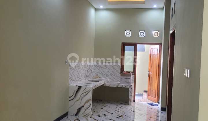 Beautiful Ready-to-Occupy Home, Strategic Location in Wiyung, West Surabaya 2