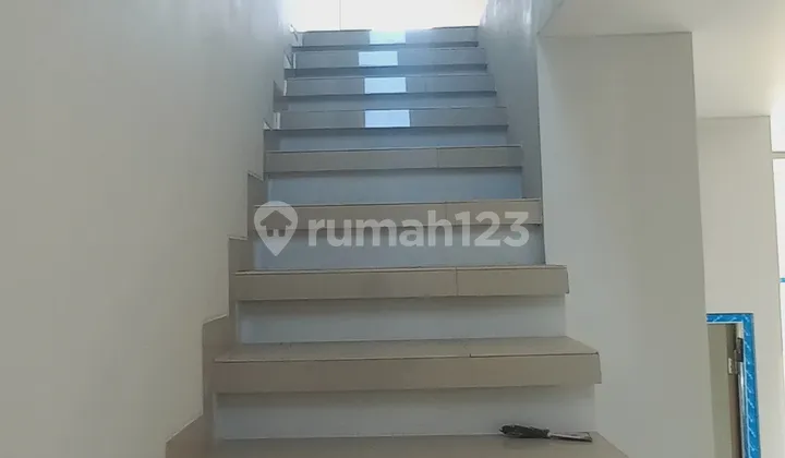 Rumah Baru Cantik Siap Huni Lokasi Strategis Kebraon Surabaya 2