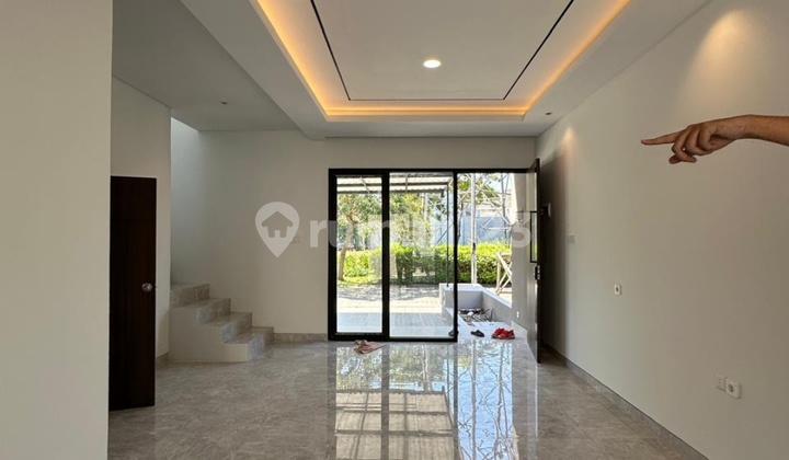 For Sale: Nice Ready-to-Live-In House in Green Lake Citraland, West Surabaya For Sale: Nice Ready-to-Live-In House in Green Lake Citraland, West Surabaya