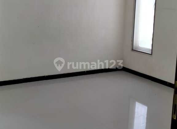 Strategic Shop House in West Surabaya, Zero to Main Road, Very Suitable for Business. 2