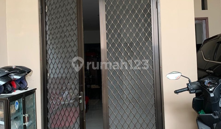 New Renovated Ready-to-Occupy House Near SMPN64 Surabaya 2