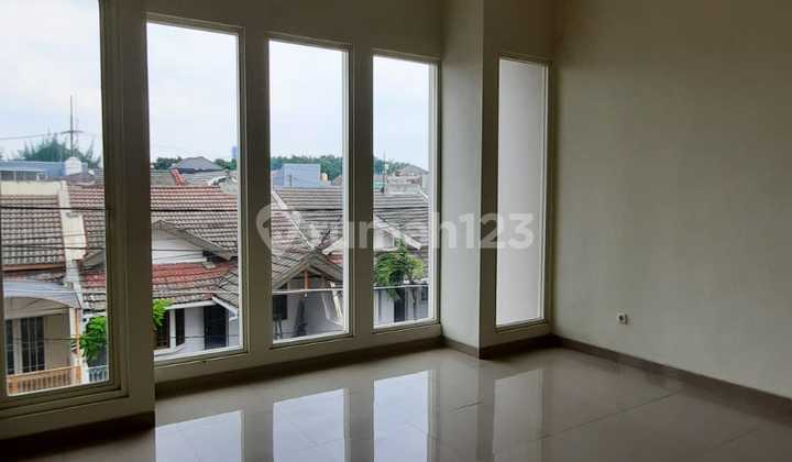 Rumah Baru ******** Manyar Dekat Pusat Kota Surabaya