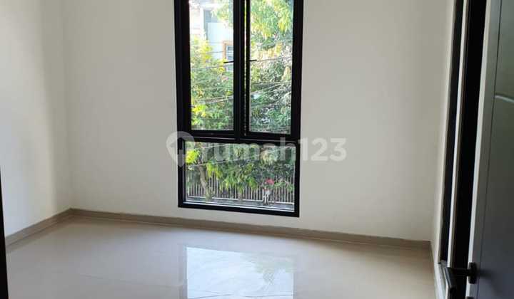 Scandinavian House Ready to Live In Location Near Ry Kenjeran 2