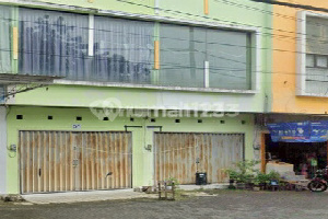Ruko Lamper Parkir Luas Dekat Majapahit Sompok 1