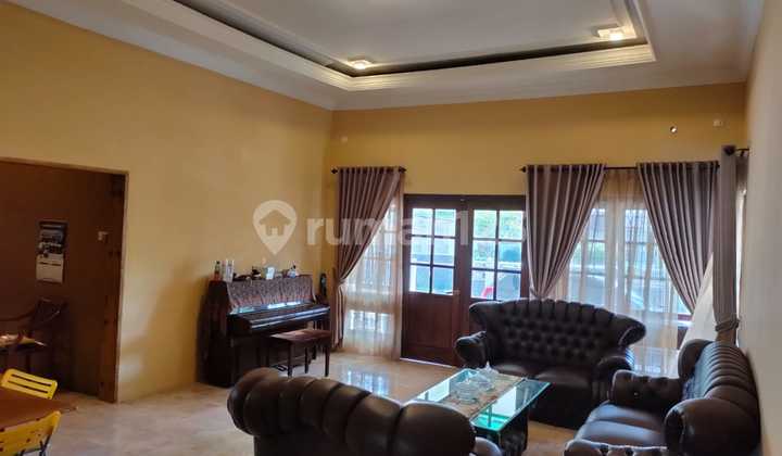 Rumah Classic Lingkungan Elite Lahan Luas 2