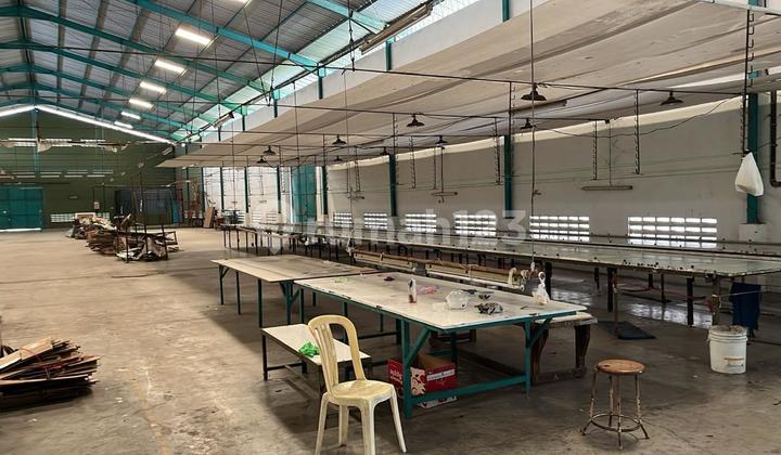 Warehouse with 10-meter High Ceiling Ready for Use 2