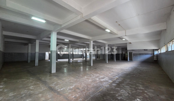 Factory Office Warehouse on Main Road with Container Access and Toll Road. 2