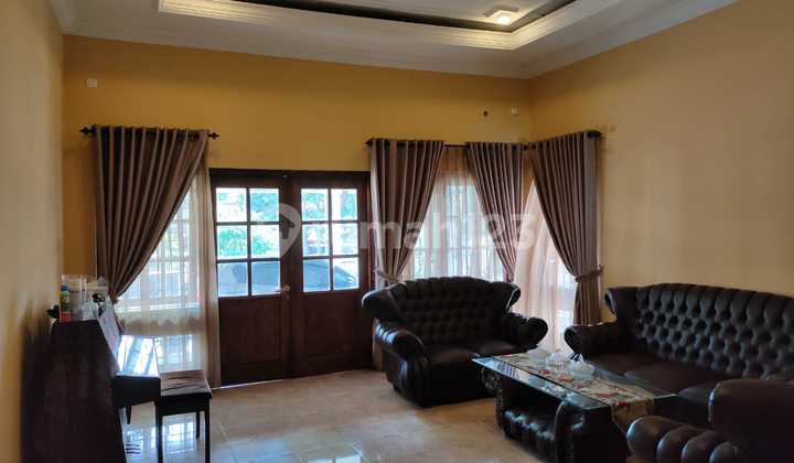 Rumah Classic Lingkungan Elite Lahan Luas 1