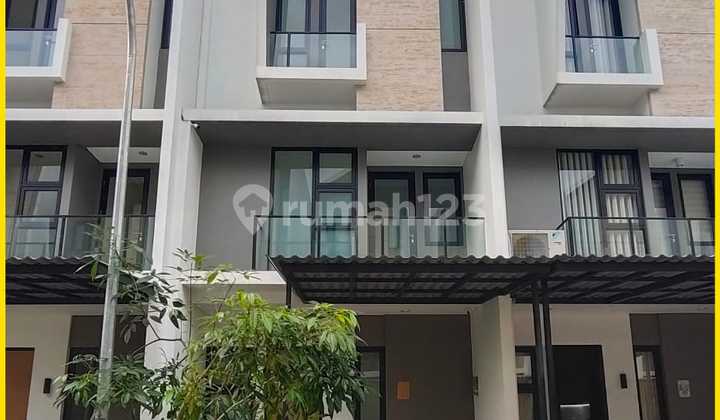 Rumah Baru di BSD dekat Taman Kota