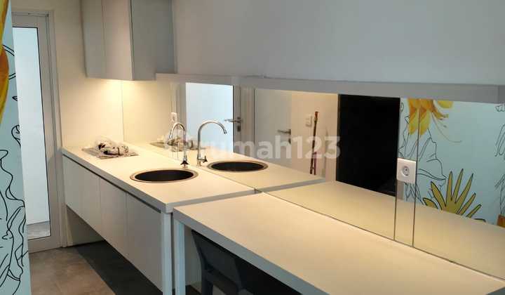 Tinggal bawa koper, rumah Full furnished brand new di BSD City 2