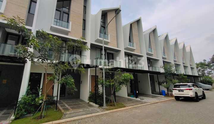 Rumah Baru di BSD dekat Taman Kota 2