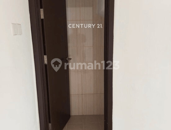 Strategic Shop House in JGC Cakung with Complete Facilities at a Premium Location 2