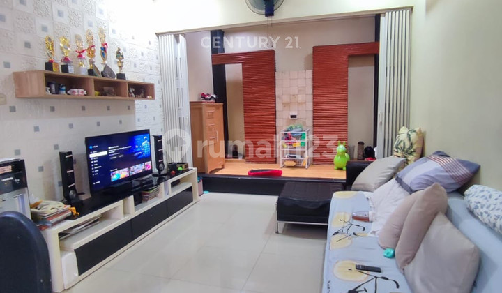 2-Story Residential House with Wide Road Access in Kelapa Gading R2052