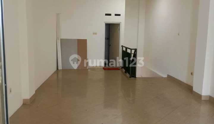 2-Story Shop House Suitable for Business in Buaran Duren Sawit R2187 2-Story Shop House Suitable for Business in Buaran Duren Sawit R2187