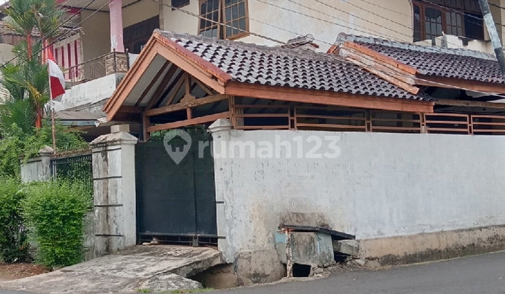 Rumah  2 Lantai Posisi Hoek Strategis Di Cipinang