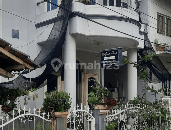 2-Story House in a Strategic Location, Tytyan Kencana Housing Complex S8779 2-Story House in a Strategic Location, Tytyan Kencana Housing Complex S8779