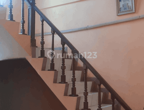 foto lainnya rumah 2 lantai di daerah