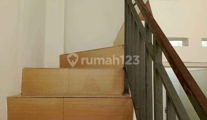 2-Story Shop House Suitable for Business in Buaran Duren Sawit R2187 2-Story Shop House Suitable for Business in Buaran Duren Sawit R2187